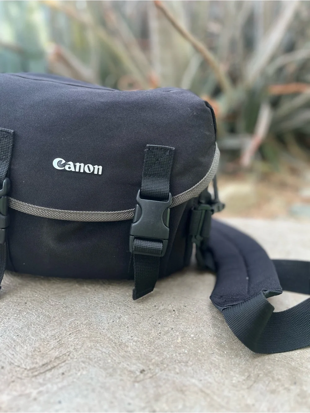 CANON | Black Camera Shoulder Bag
